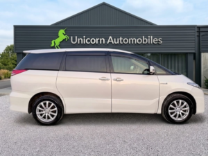 2014 Toyota Estima 2.4 Hybrid 4x4 X Package 8 Seater in White — image 2