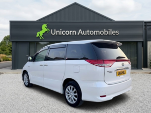 2014 Toyota Estima 2.4 Hybrid 4x4 X Package 8 Seater in White — image 5