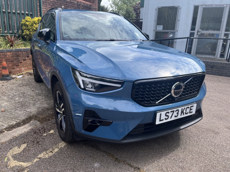 2023 Volvo Xc40 2.0 Plus Dark B4 (197 Hp) in Blue — image 1
