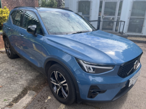 2023 Volvo Xc40 2.0 Plus Dark B4 (197 Hp) in Blue — image 2