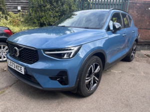2023 Volvo Xc40 2.0 Plus Dark B4 (197 Hp) in Blue — image 3