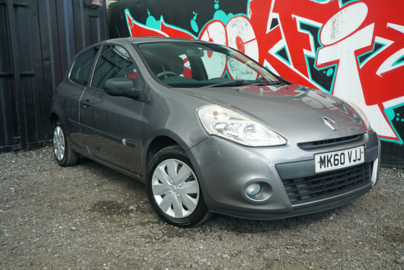 2010 Renault Clio Unknown in Grey — image 1