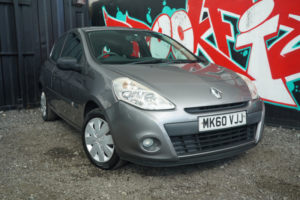 2010 Renault Clio Unknown in Grey — image 2