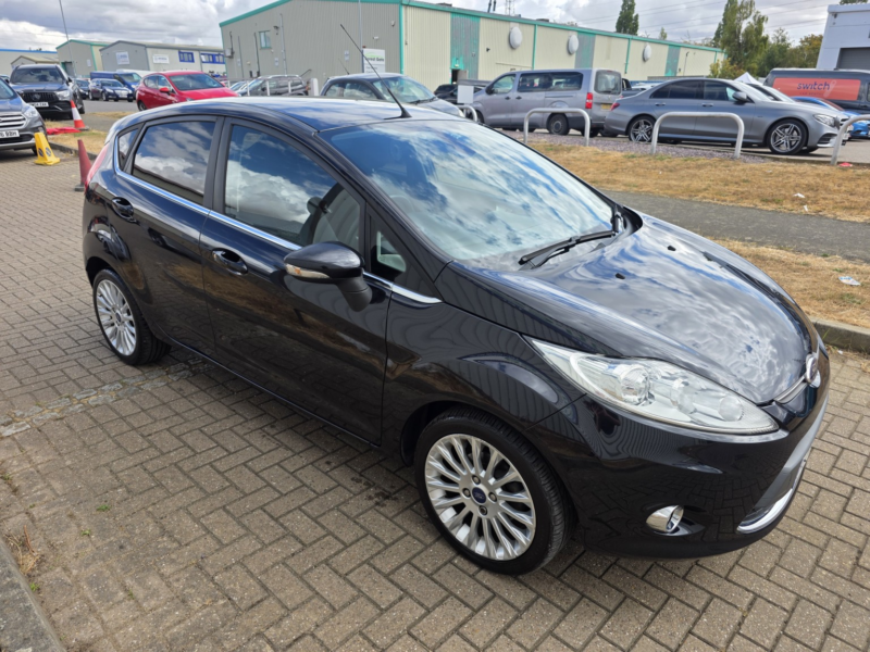 2012 Ford Fiesta 1.4 Titanium in Black — image 1