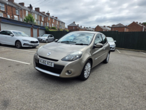 2010 Renault Clio 1.2 Dynamique in Beige — image 3