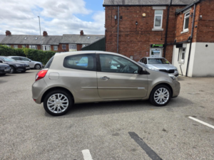 2010 Renault Clio 1.2 Dynamique in Beige — image 4