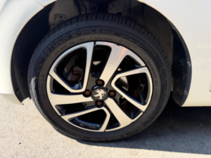 2015 Peugeot 108 1.2 Vti Puretech Allure Euro 5 5dr in White — image 3