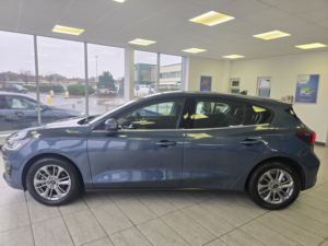 2022 Ford Focus Titanium, 1.0l Ecoboost in Blue — image 4