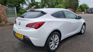 2013 Vauxhall Astra Gtc 1.4 T 16v Sri in White — image 2