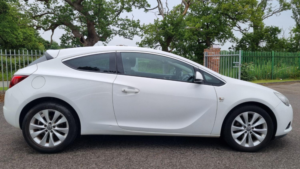 2013 Vauxhall Astra Gtc 1.4 T 16v Sri in White — image 3