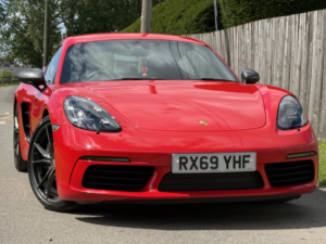2019 Porsche 718 Cayman 2.0 T T — image 2