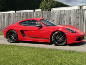 2019 Porsche 718 Cayman 2.0 T T — image 4