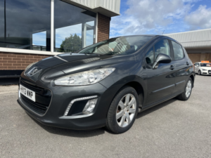 2013 Peugeot 308 1.6 Hdi Active in Grey — image 3