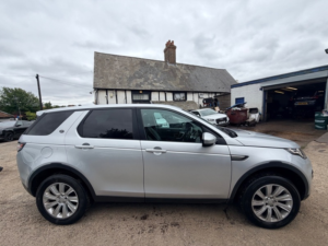 2016 Land Rover Discovery Sport Td4 Se Tech in Silver — image 2