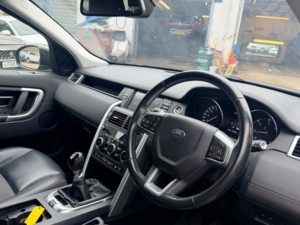 2016 Land Rover Discovery Sport Td4 Se Tech in Silver — image 3