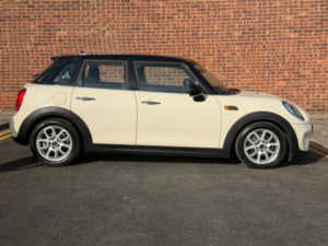 2016 MINI Hatch 1.5 Cooper Euro 6 (s/s) 5dr in White — image 4