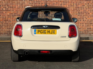 2016 MINI Hatch 1.5 Cooper Euro 6 (s/s) 5dr in White — image 6