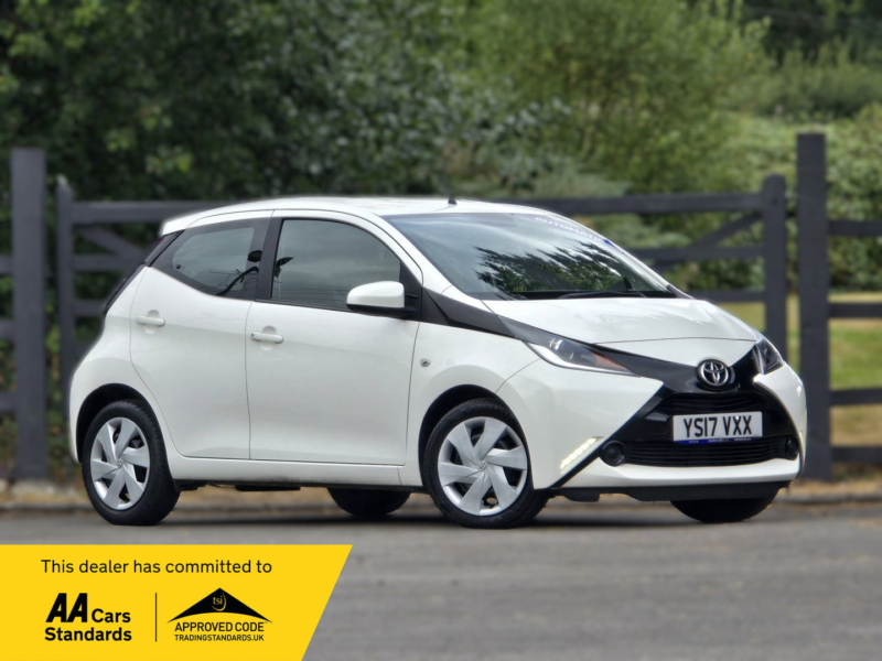 2017 Toyota Aygo 1.0 Vvt-I X-Play X-Shift Euro 6 5dr in White — image 1