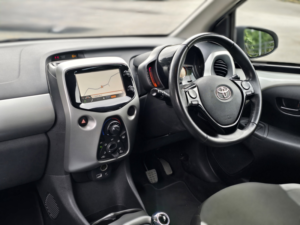2017 Toyota Aygo 1.0 Vvt-I X-Play X-Shift Euro 6 5dr in White — image 2