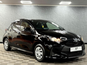 2023 Toyota Yaris 1.0 Vvt-I Automatic Euro 6 (s/s) 5dr in Black — image 4