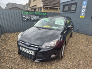 2013 Ford Focus 1.0 T Ecoboost Zetec in Black — image 2