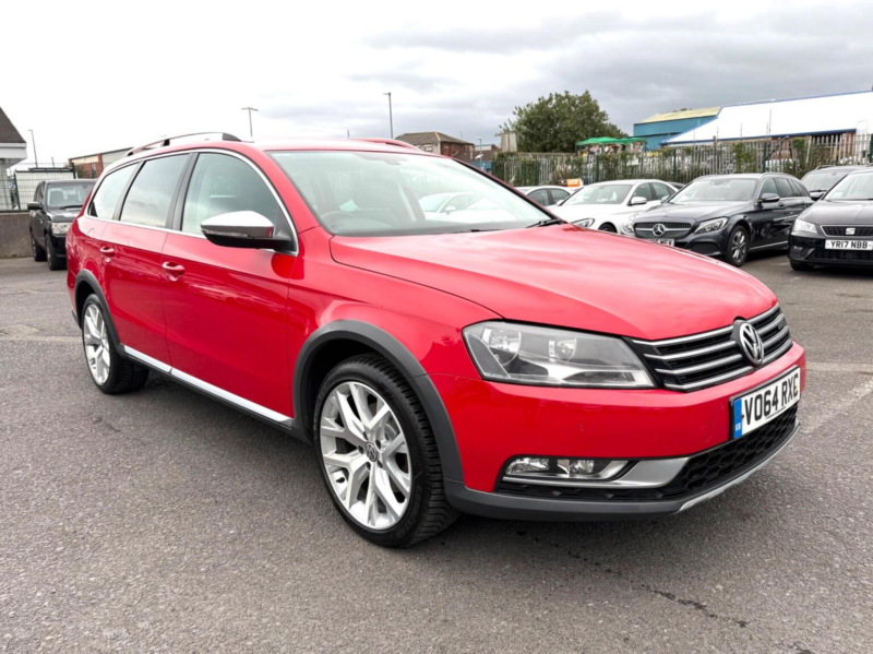 2014 Volkswagen Passat 2.0 Tdi Bluemotion Tech Alltrack 4motion Euro 5 (s/s) 5dr in Red — image 1