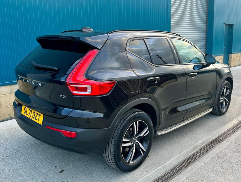 2021 Volvo Xc40 1.5 T3 R-Design Euro 6 (s/s) 5dr in Black — image 1