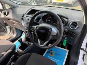 2014 Ford Fiesta 1.25 Style Euro 5 5dr in White — image 3