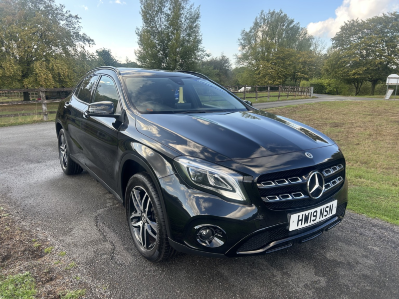 2019 Mercedes-Benz Gla 1.6 Gla180 Urban Edition in Black — image 1