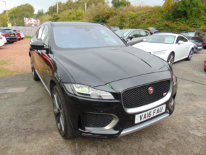 2016 Jaguar F-Pace 3.0 D300 V6 First Edition in Black — image 4