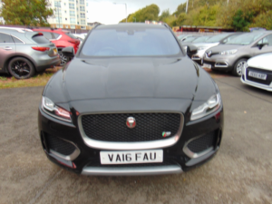 2016 Jaguar F-Pace 3.0 D300 V6 First Edition in Black — image 5
