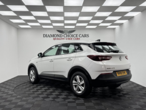 2018 Vauxhall Grandland X 1.6 Turbo D Blueinjection Se in White — image 4