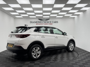 2018 Vauxhall Grandland X 1.6 Turbo D Blueinjection Se in White — image 6