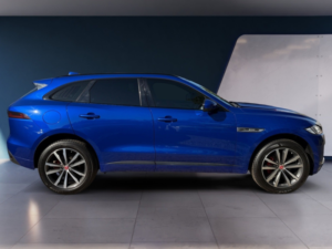 2018 Jaguar F-Pace 2.0 D240 R-Sport in Blue — image 2