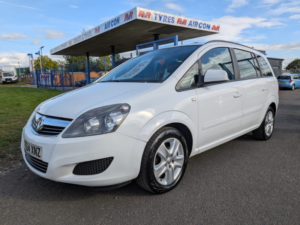 2014 Vauxhall Zafira 1.8 16v Exclusiv 7 Seater in White — image 2