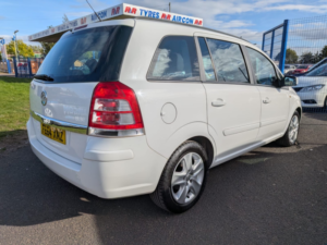 2014 Vauxhall Zafira 1.8 16v Exclusiv 7 Seater in White — image 4