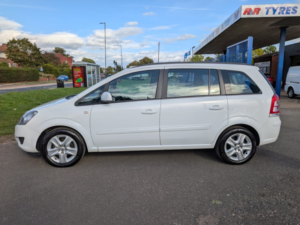 2014 Vauxhall Zafira 1.8 16v Exclusiv 7 Seater in White — image 5