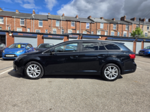 2014 Toyota Avensis 2.0 D-4d Icon in Grey — image 6