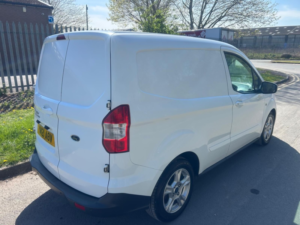 2021 Ford Transit Courier 1.0 Transit Courier Limited Van 1.0l Ecoboost 100ps Fwd 6 Speed Manual in White — image 2