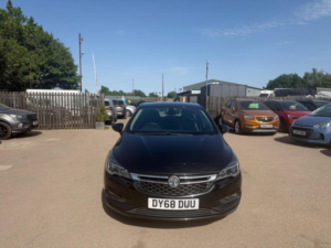 2018 Vauxhall Astra 1.4i Turbo Elite Nav Euro 6 5dr in Black — image 2