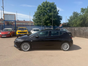 2018 Vauxhall Astra 1.4i Turbo Elite Nav Euro 6 5dr in Black — image 3