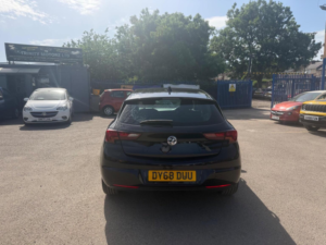 2018 Vauxhall Astra 1.4i Turbo Elite Nav Euro 6 5dr in Black — image 5
