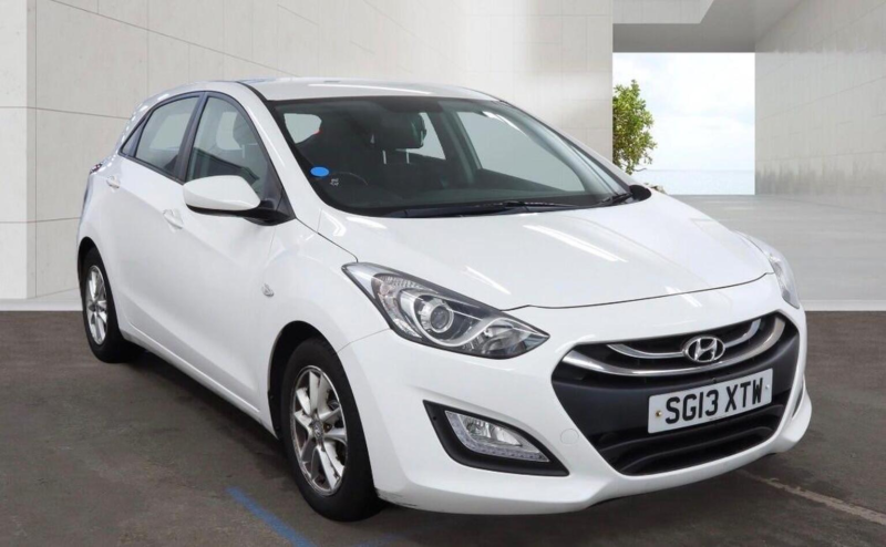2013 Hyundai I30 1.6 Active Auto Euro 5 5dr in White — image 1