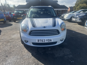 2013 MINI Countryman 1.6 Cooper Countryman in White — image 3