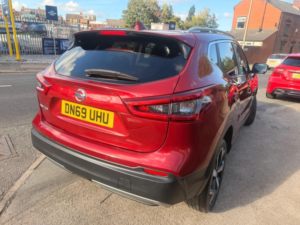 2019 Nissan Qashqai 1.7 Dci Tekna CVT 4WD Euro 6 (s/s) 5dr in Red — image 3