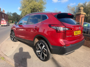 2019 Nissan Qashqai 1.7 Dci Tekna CVT 4WD Euro 6 (s/s) 5dr in Red — image 4