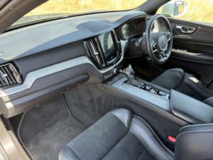 2018 Volvo Xc60 2.0 R-Design D4 AWD in Grey — image 2