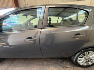 2014 Vauxhall Corsa 1.4 16v Se Auto Euro 5 5dr in Grey — image 4