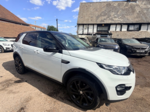 2017 Land Rover Discovery Sport Td4 Se Tech in White — image 2