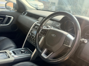2017 Land Rover Discovery Sport Td4 Se Tech in White — image 4